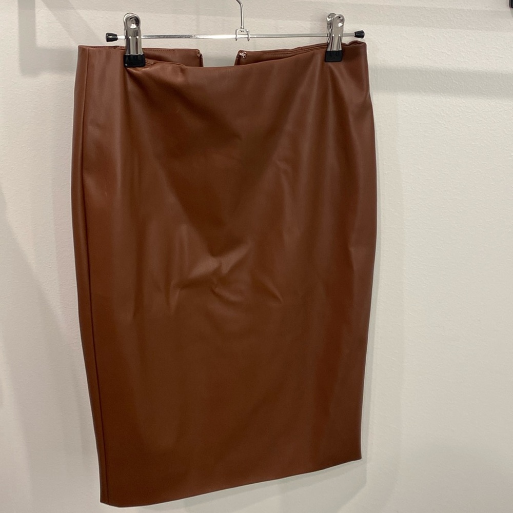 Never worn Theory pencil skirt in chestnut leather